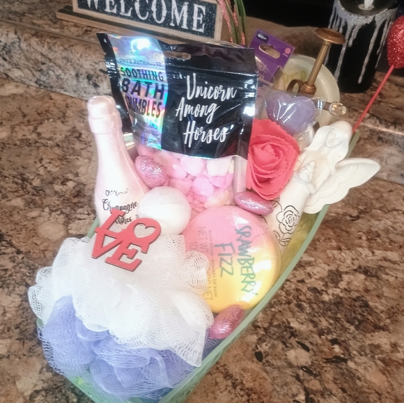 Luxurious Bath & Body Gift Set - Green Pamper Me - Picture 11 of 14